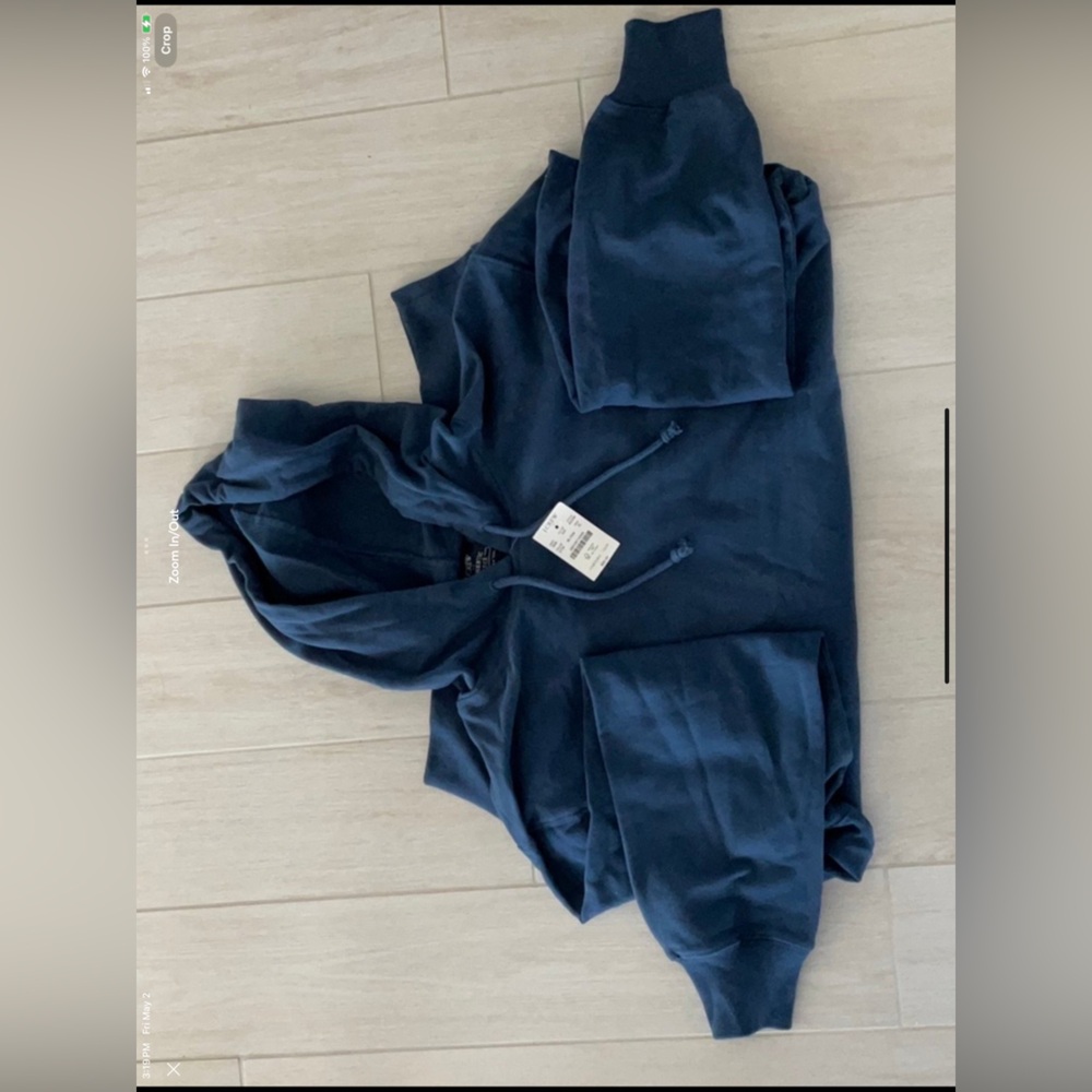 NEW J.Crew men’s blue lightweight hoodie. Size XL
New with tags